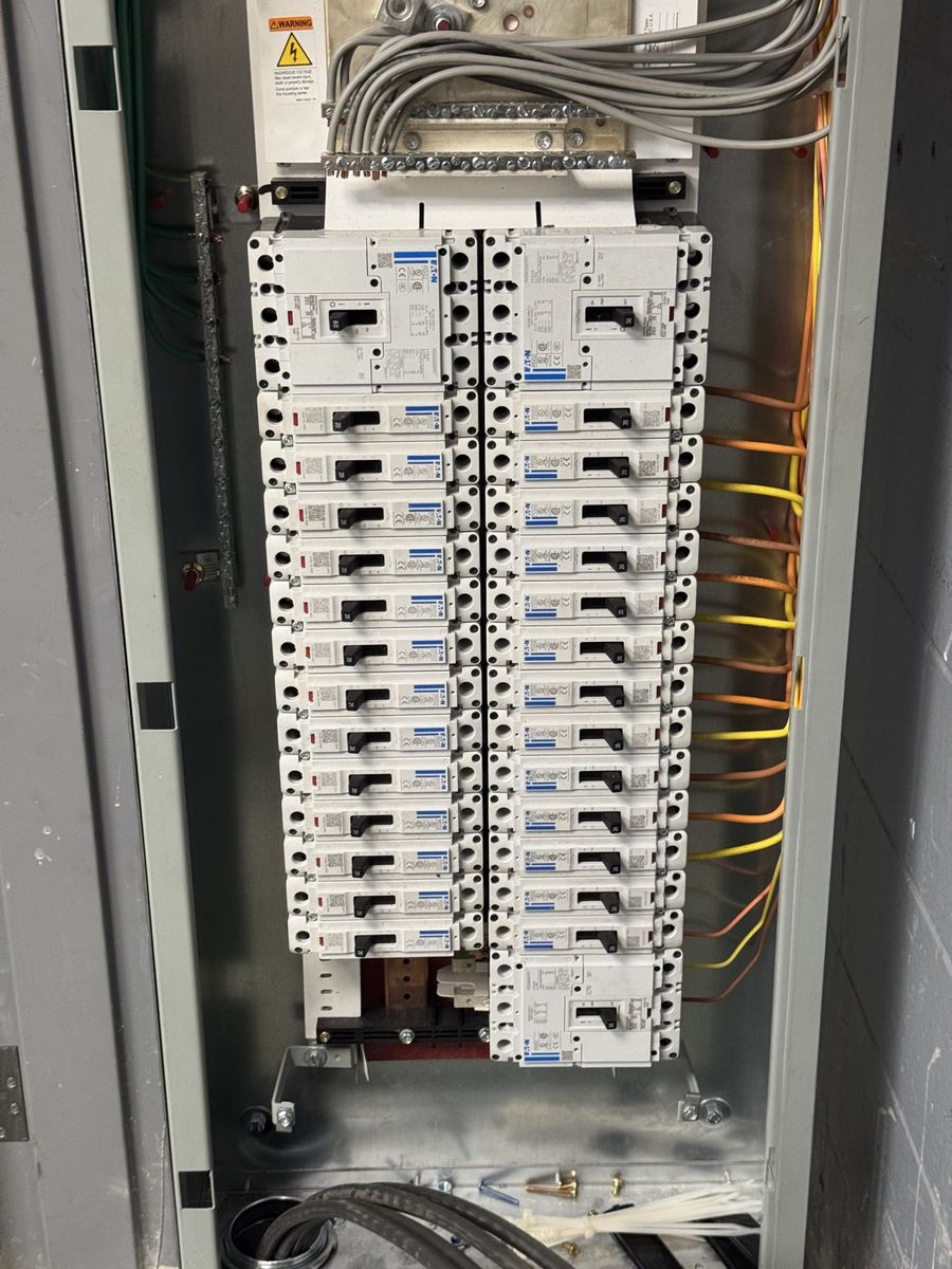 Breaker installation in commercial distribution panel